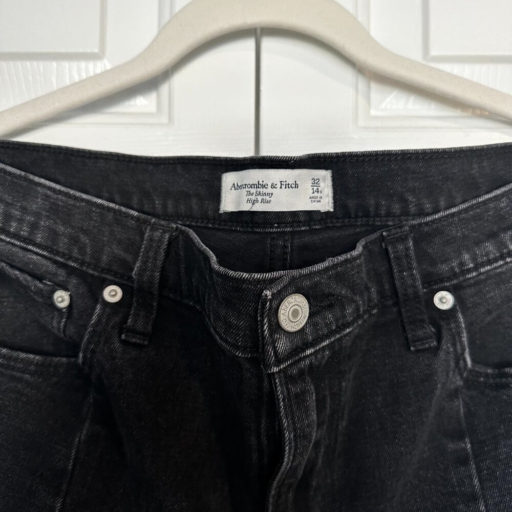 A&F Skinny High Rise Skinny Jean - Picture 3 of 7